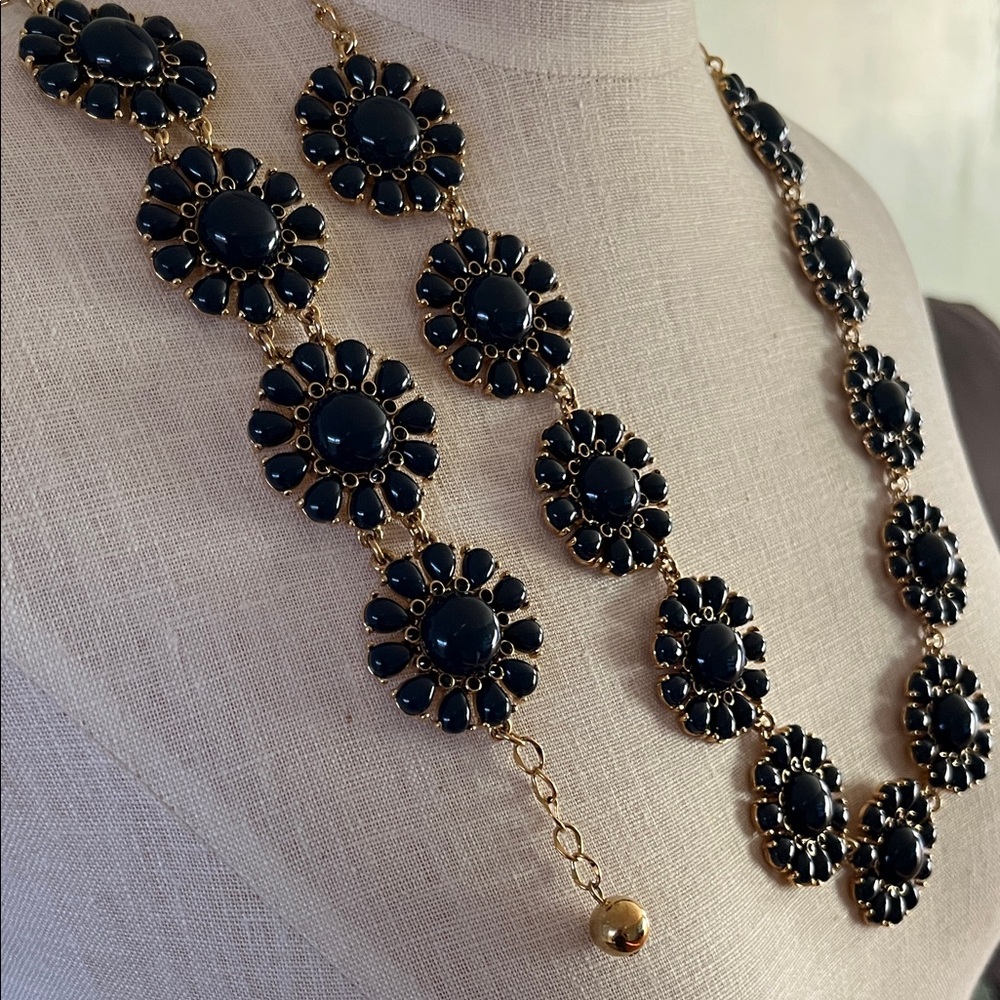 Elegant Gold and Blue Floral Necklace - Picture 4 of 6
